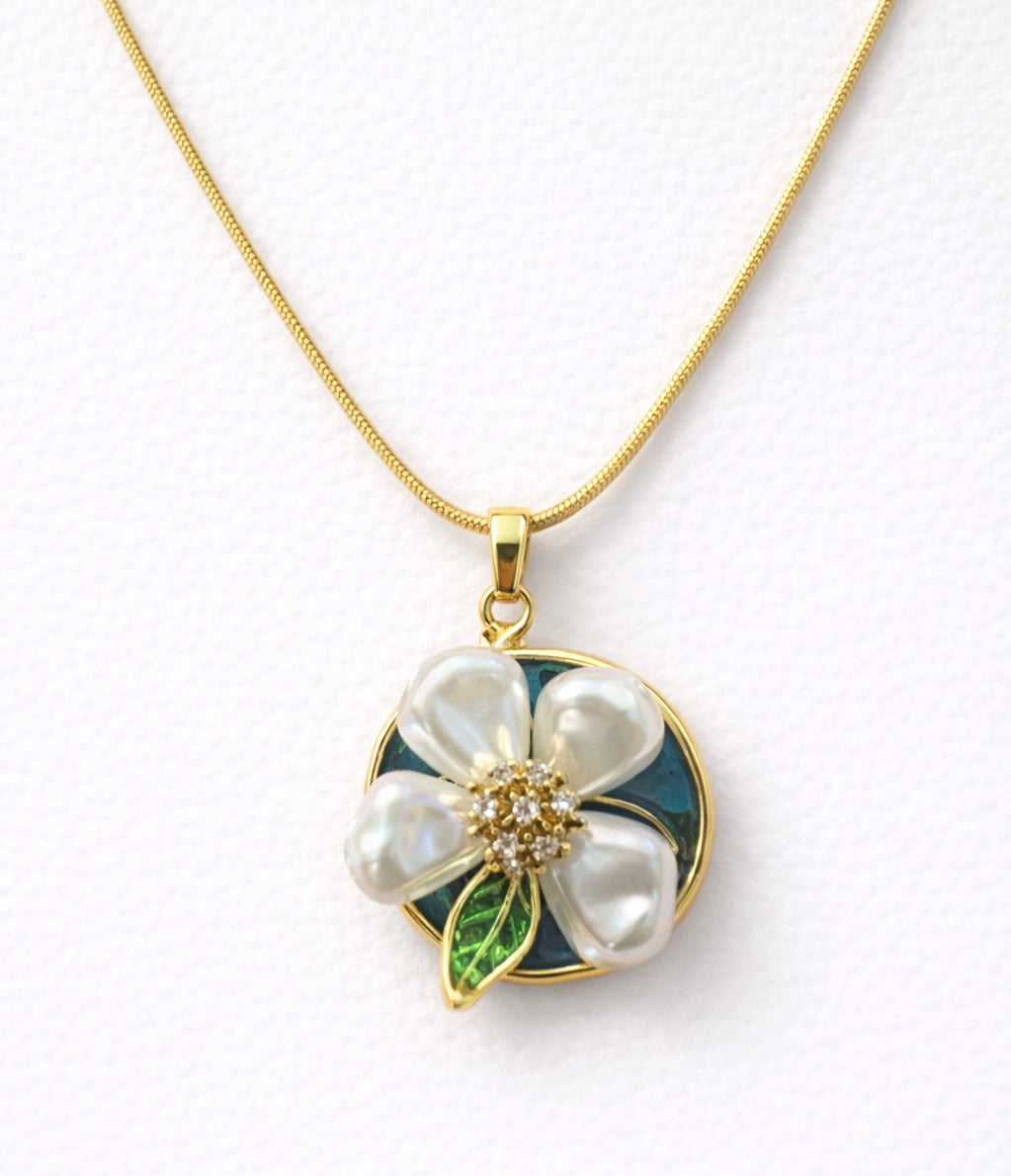 Pearl Blossom Gold Pendant Necklace