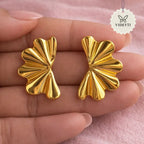 Fan-shaped stud earrings with sculptural ribbed gold-tone finish