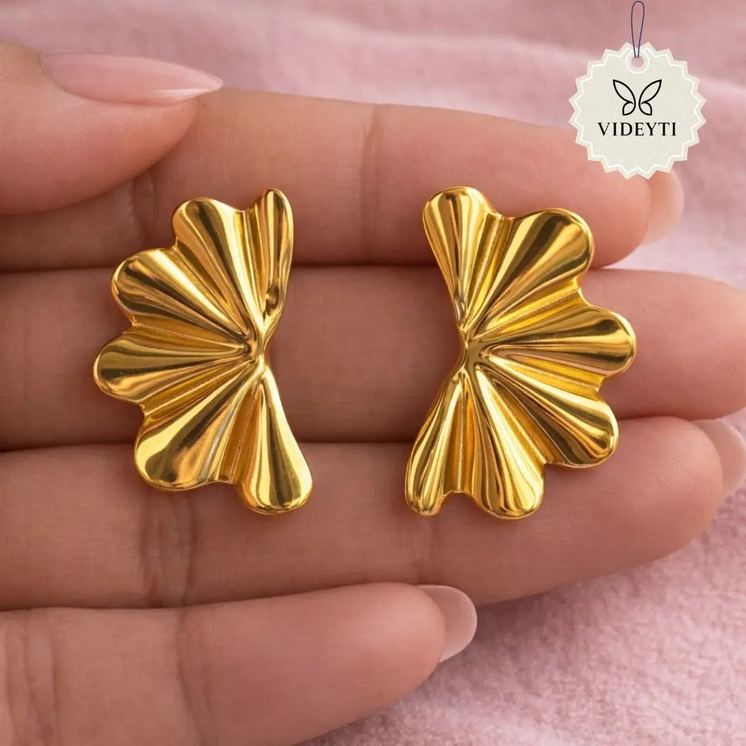 Fan-shaped stud earrings with sculptural ribbed gold-tone finish