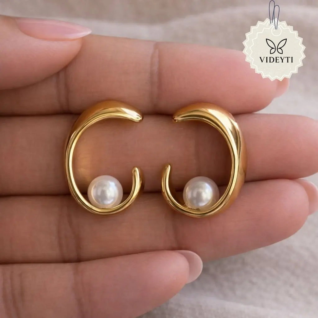 Golden open curve pearl stud earrings